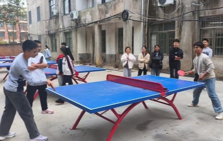 湖南：隆回二中默深文学社乒乓趣味赛释放活力 文学社团绘就多元