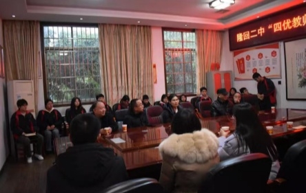 湖南：爱心惠师暖生 隆回县慰问表彰二中师生