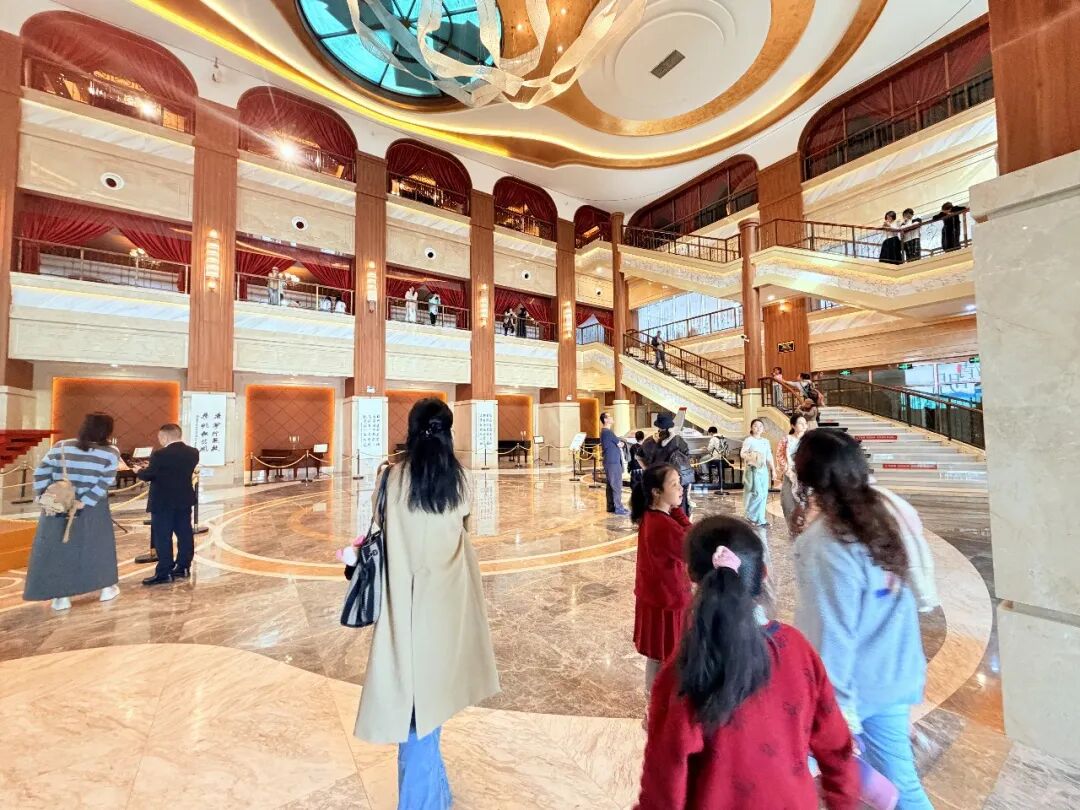 清明踏春好去处，四川达州钢琴博物馆游客云集流连忘返！