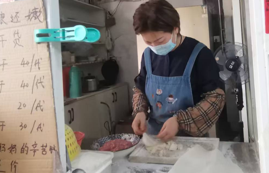 黄山美食中的传奇,藏在徽州岩寺老街的烟火里 岩寺中街9号万记,薄皮一抿,鲜透百年(图2) 66.png